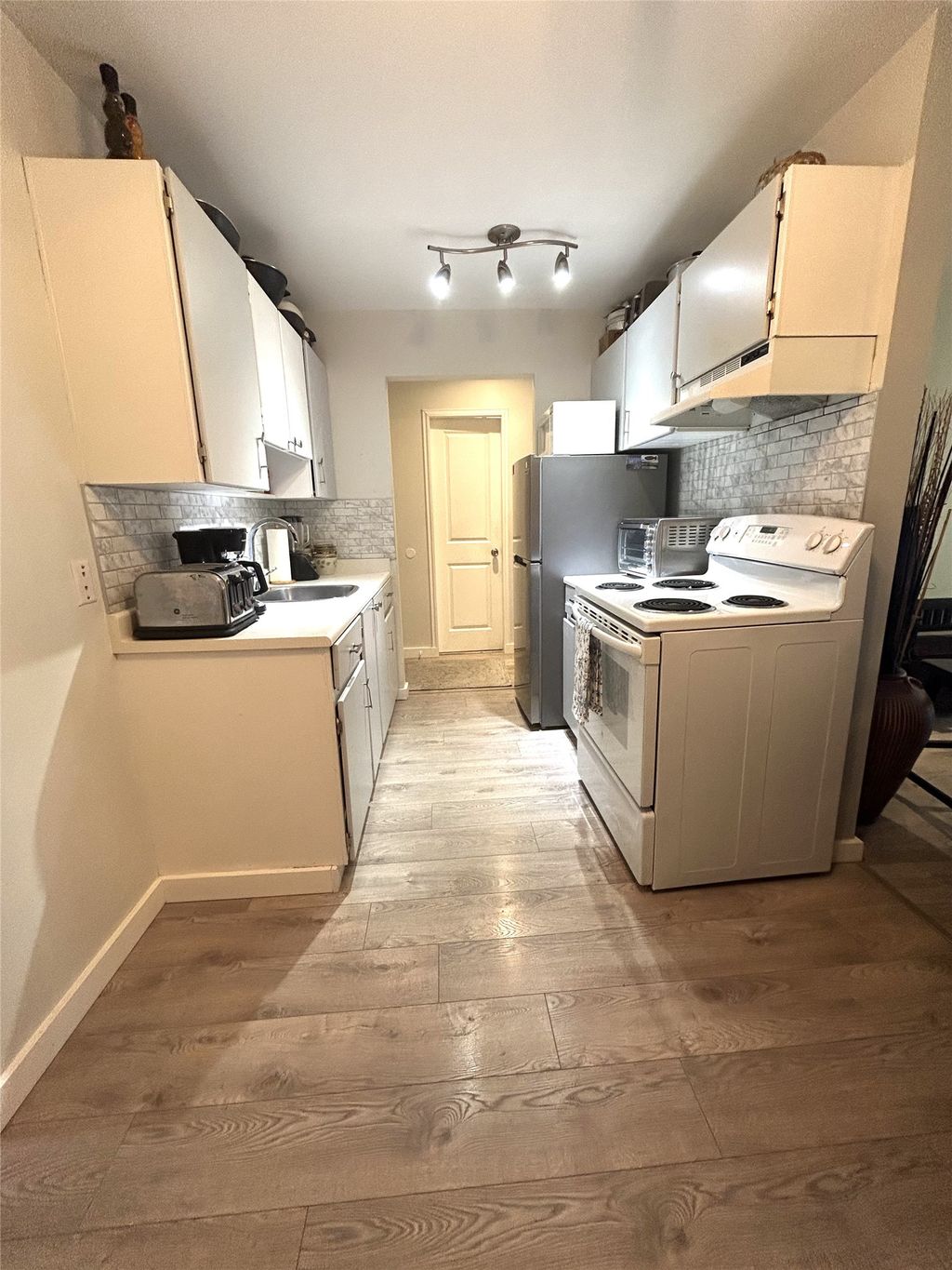listing image 16512999975765060552