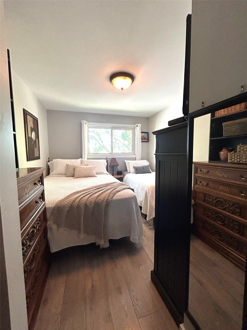 listing image 16510255920952062892