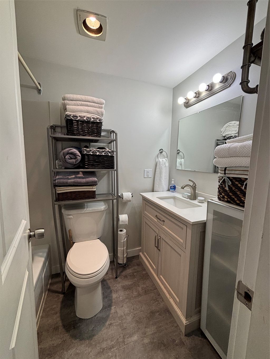 listing image 16513897948470558065