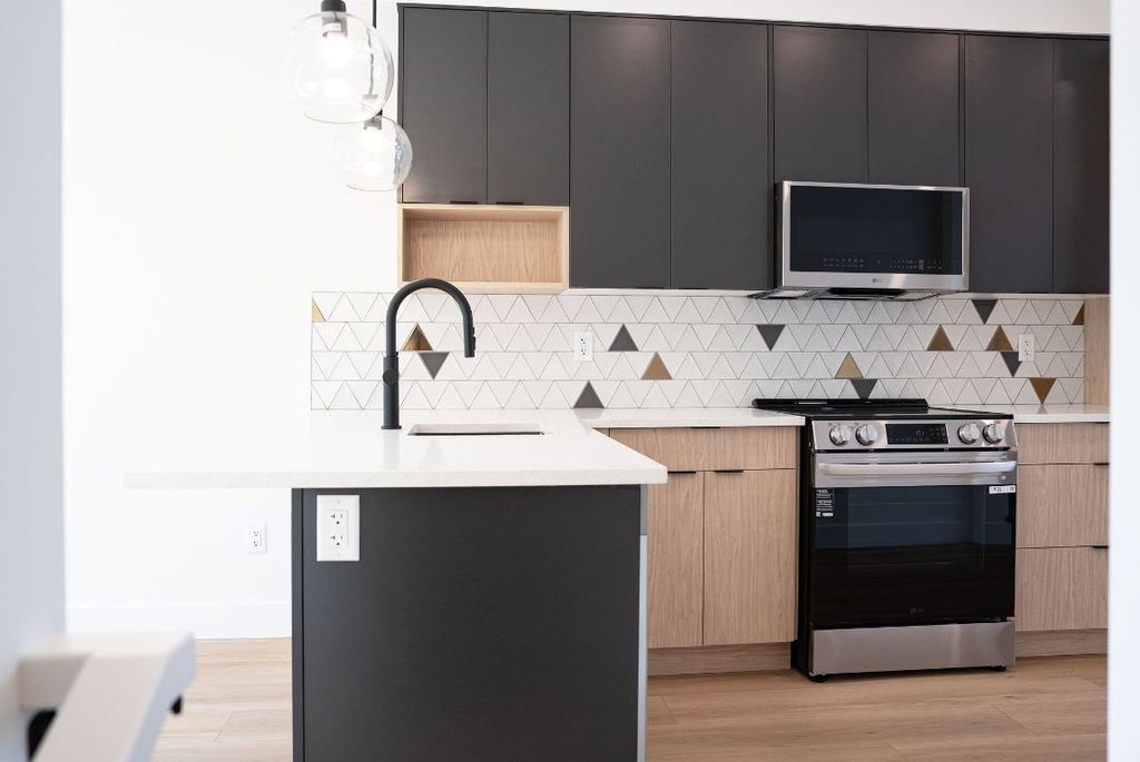 listing image 16511357553195343166