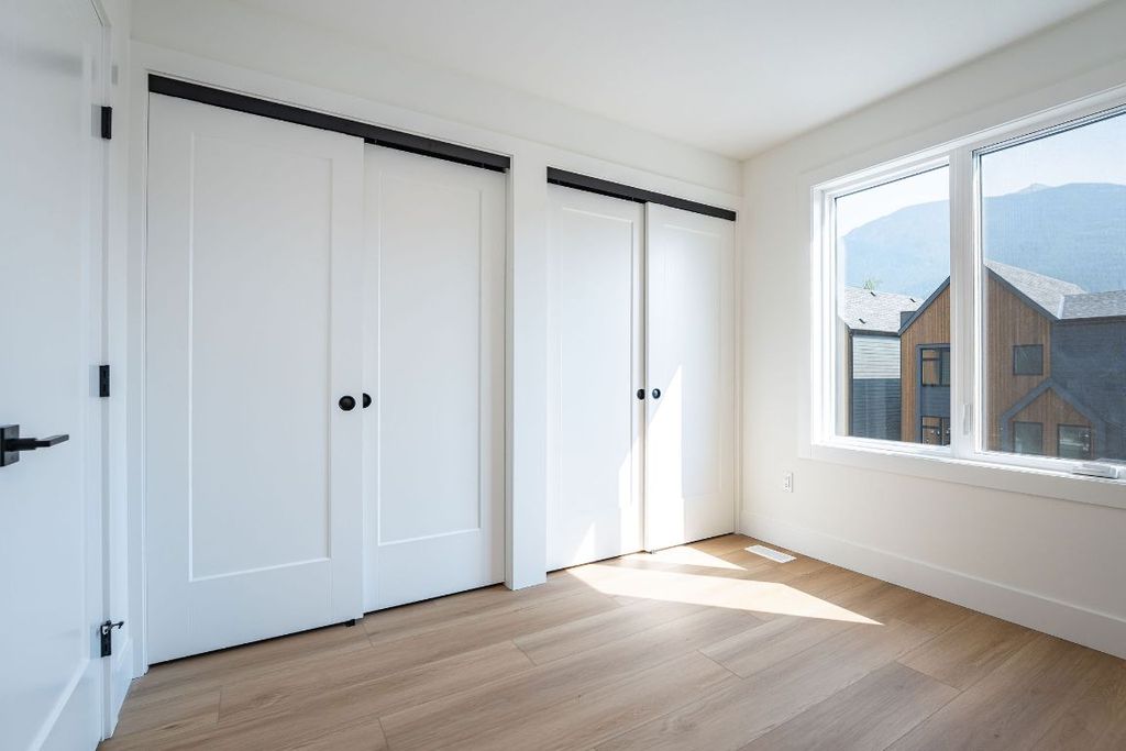 listing image 16512429538182651783