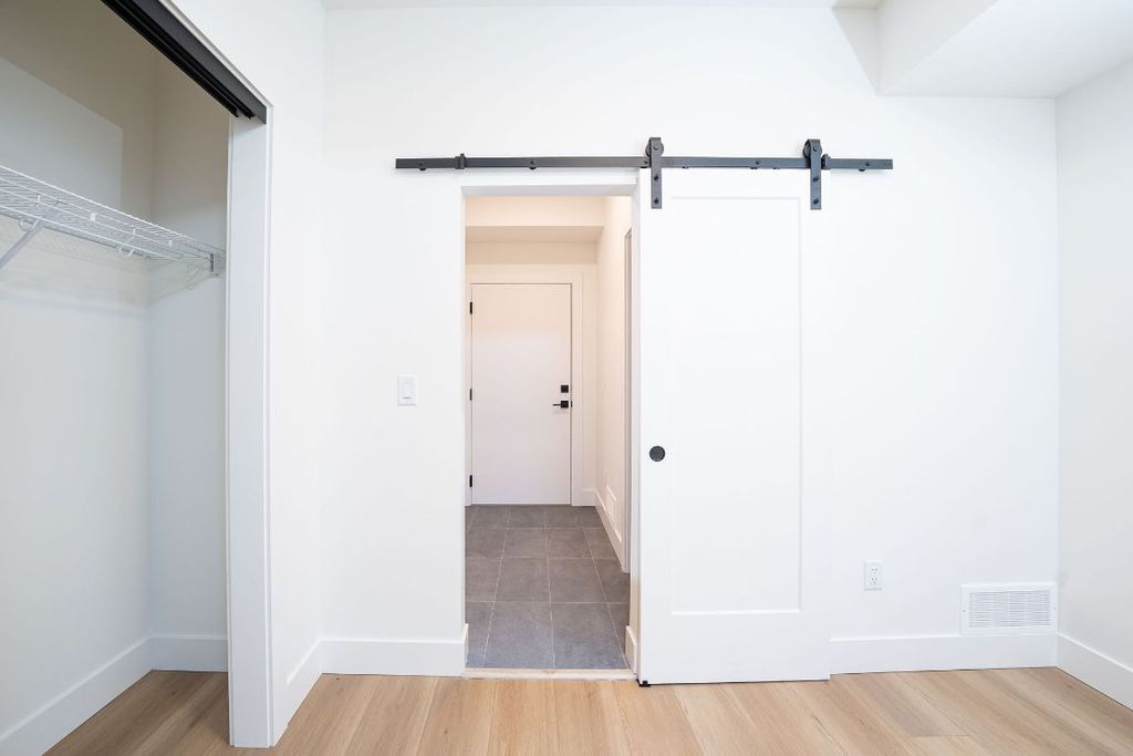 listing image 16515370954813025085