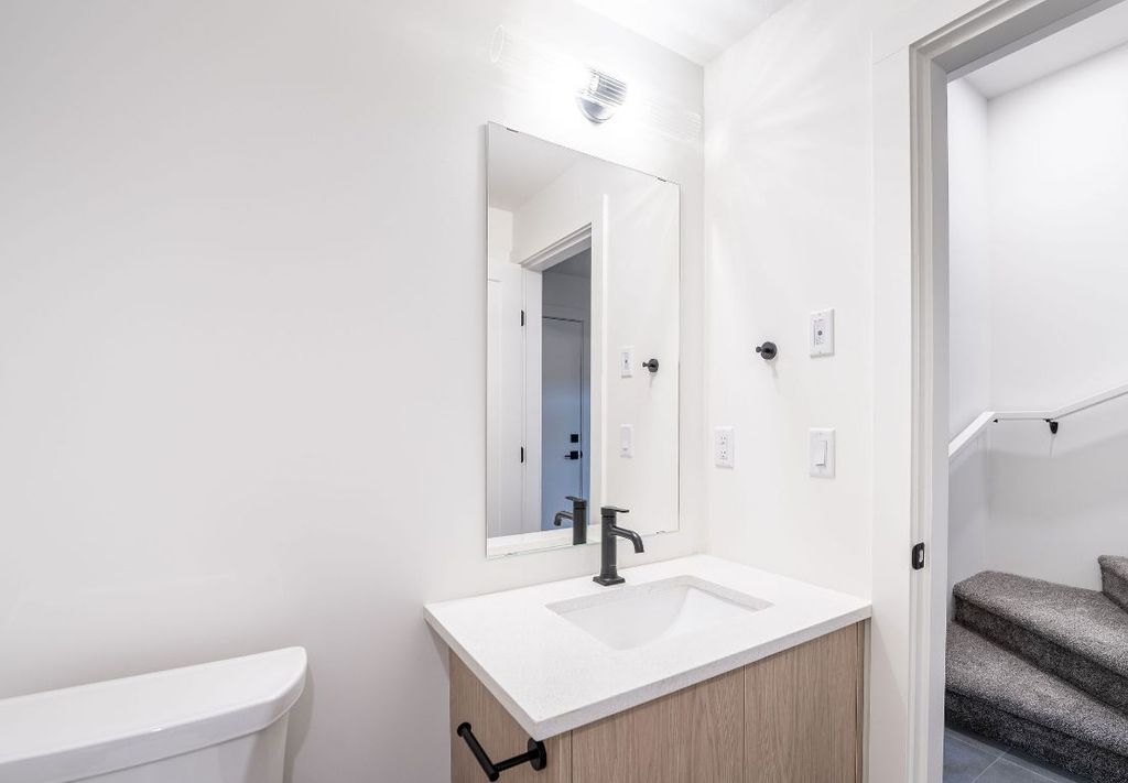 listing image 16515115742851230925