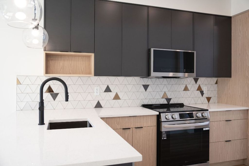 listing image 16517969280164004855