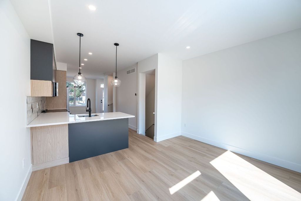 listing image 16512929414722802633