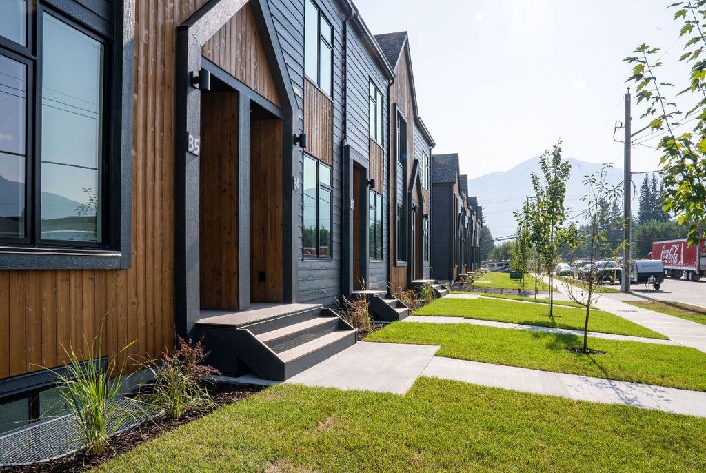 listing image 16518447424581909776