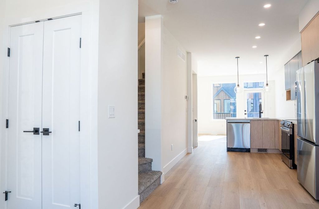 listing image 16516845437036074865