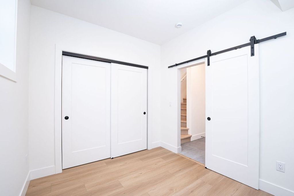 listing image 16518476731371552452