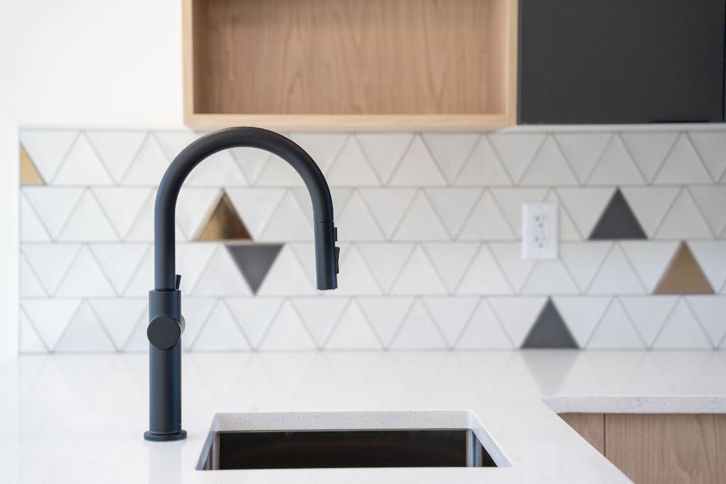 listing image 16510341189589107104