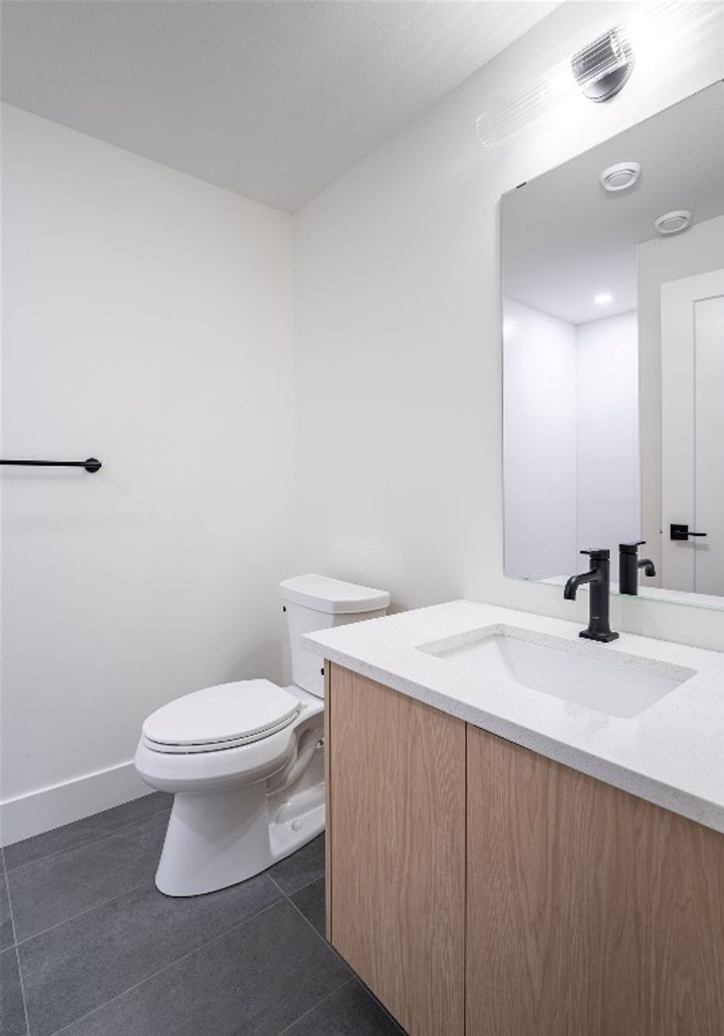 listing image 16518274593418166858