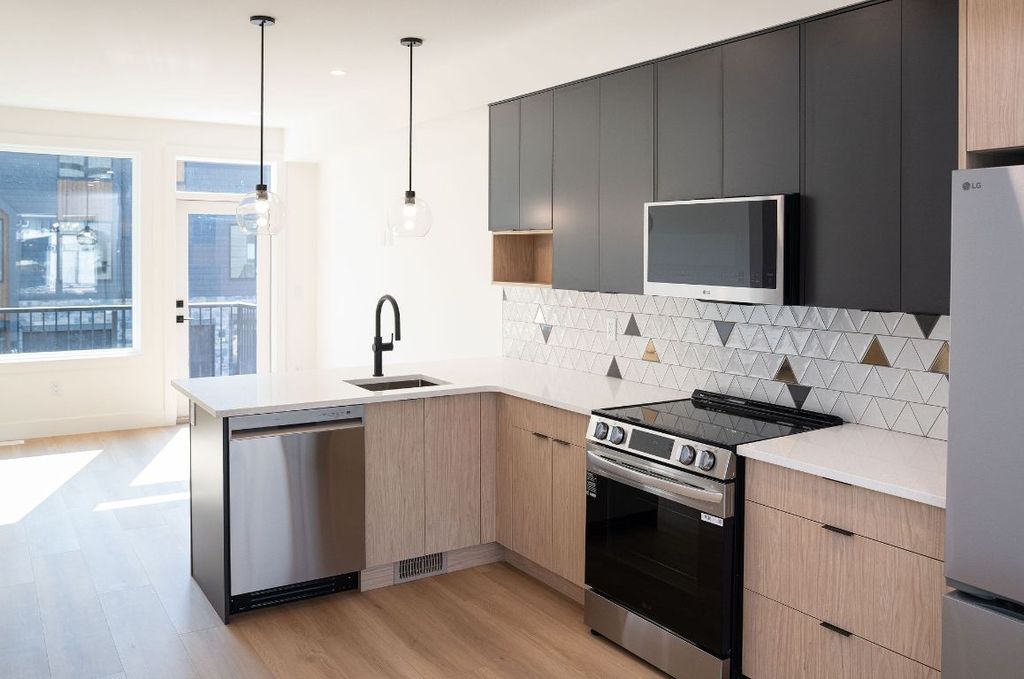 listing image 16518699465626274540