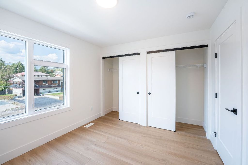 listing image 16516095835178157884