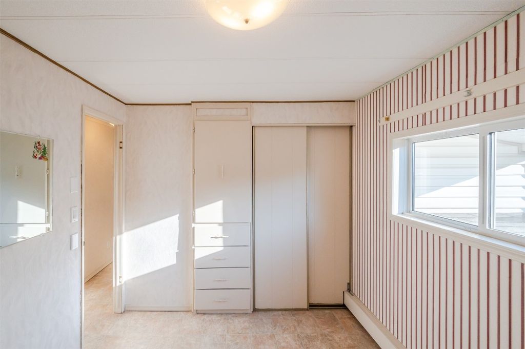 listing image 16513893002593959417