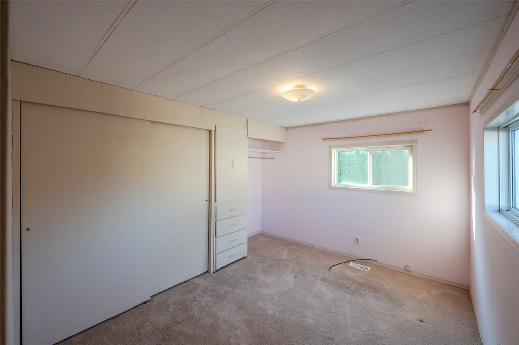 listing image 16512975996976588410