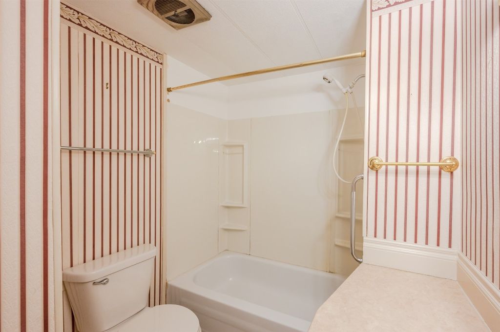 listing image 16513115584183299965