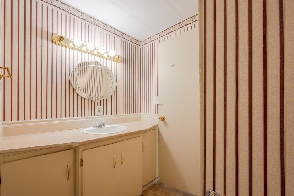 listing image 16517657579218882264