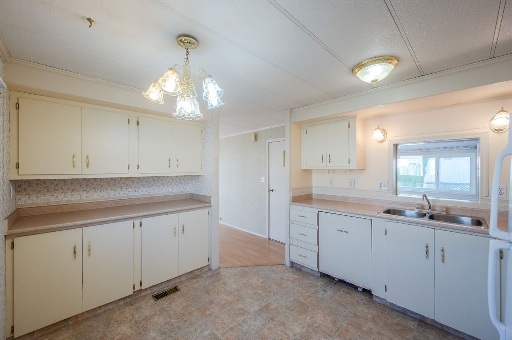 listing image 16513258603920477186