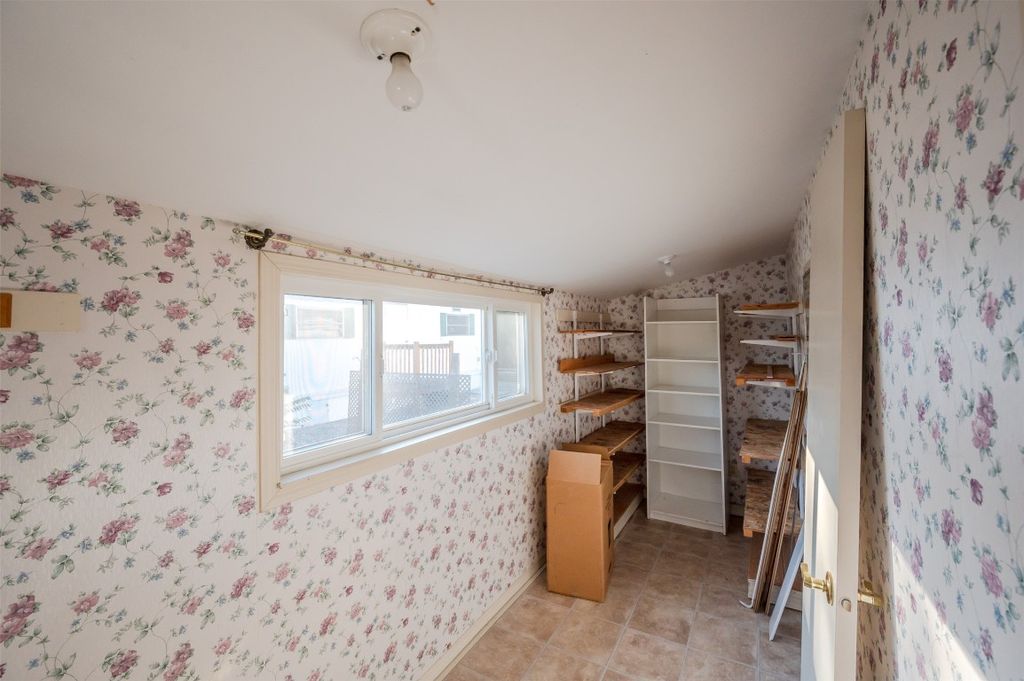 listing image 16519645735376414646