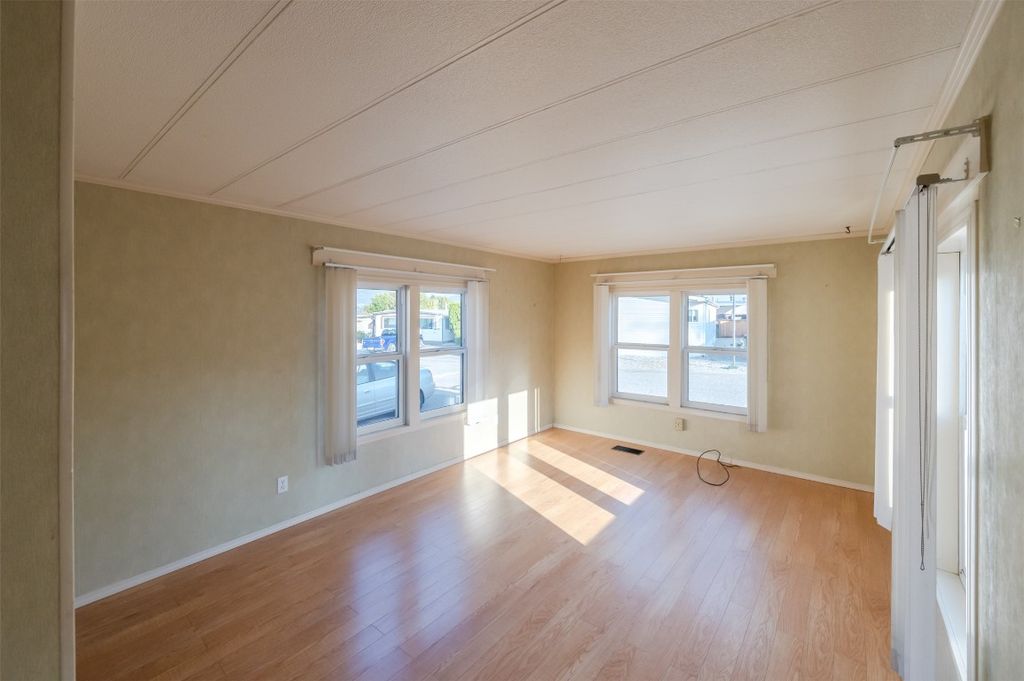 listing image 16511765486424313262