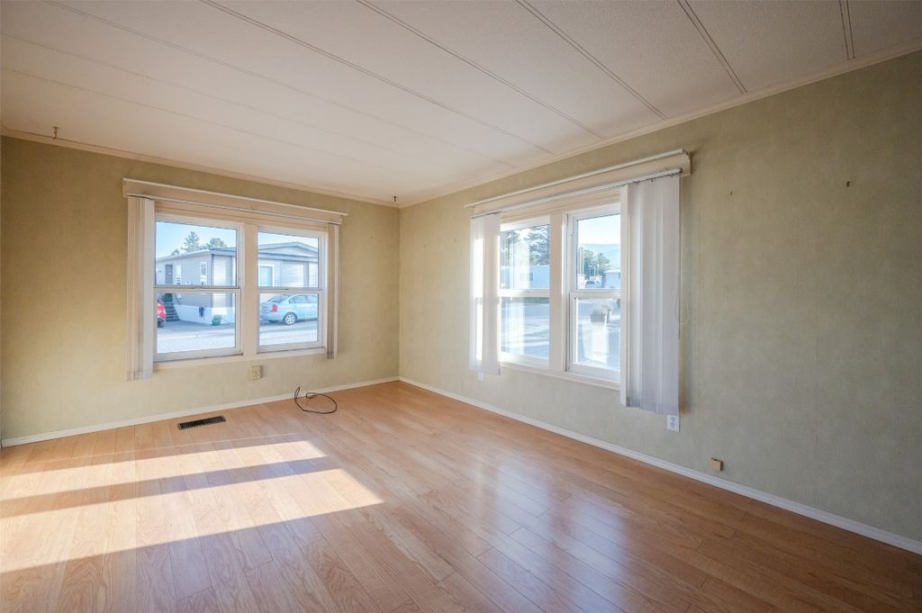 listing image 16518101044497463967