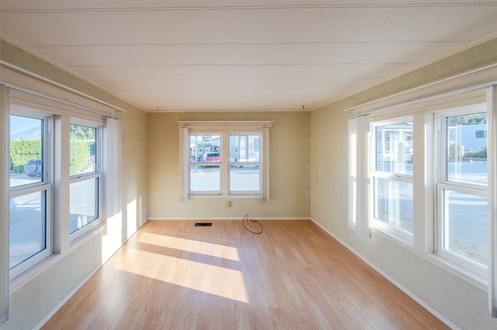 listing image 16513926660194436214