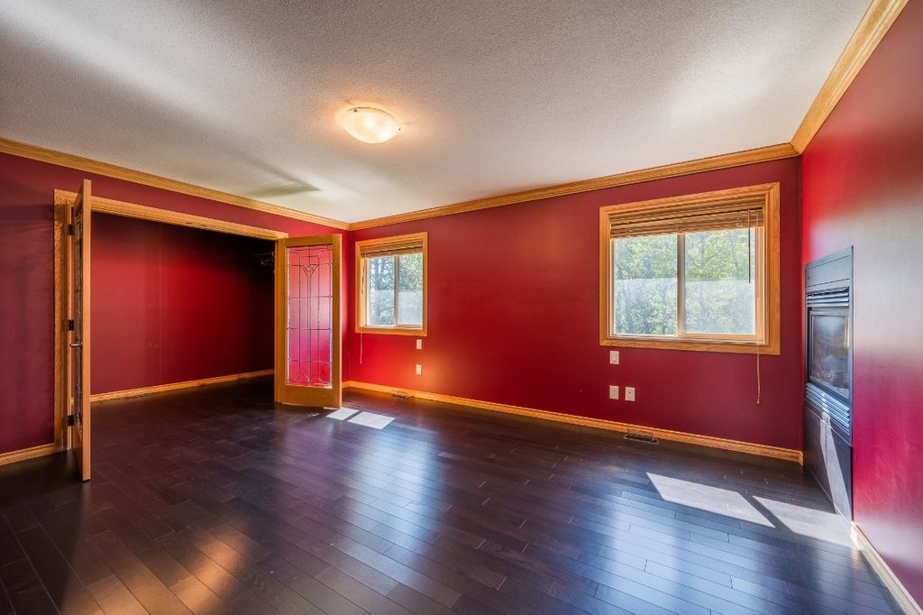 listing image 16513591320390436029