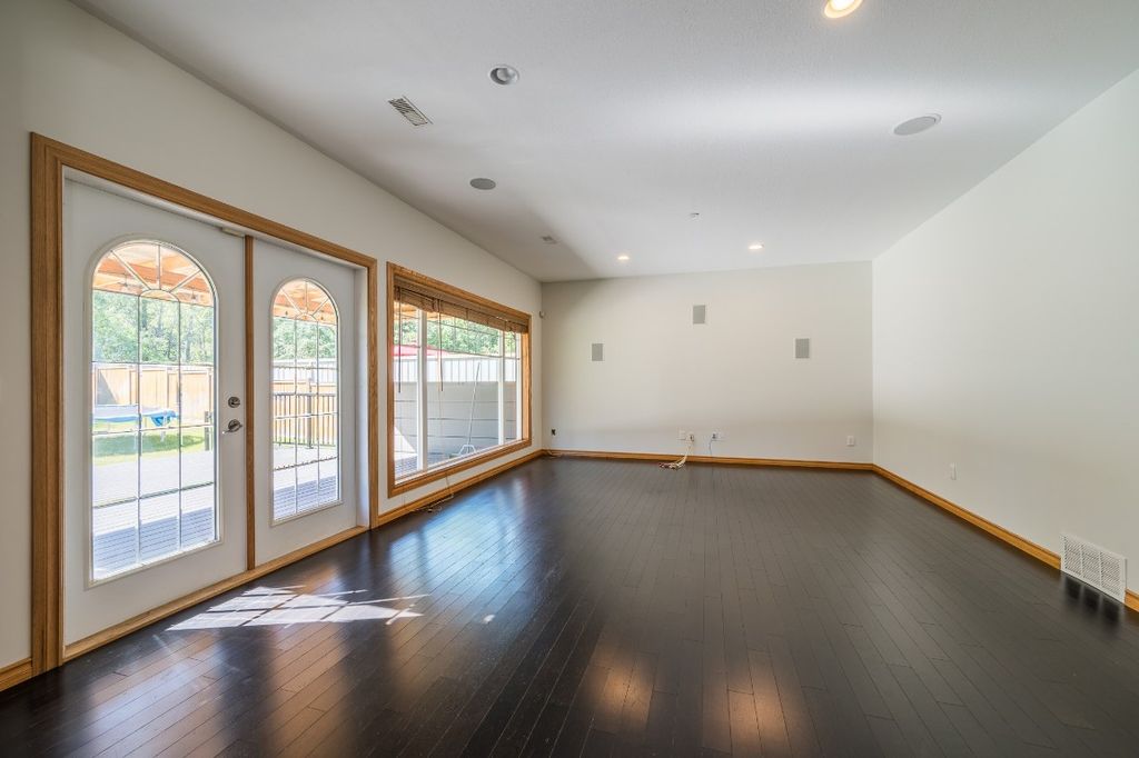listing image 16516926018789193299