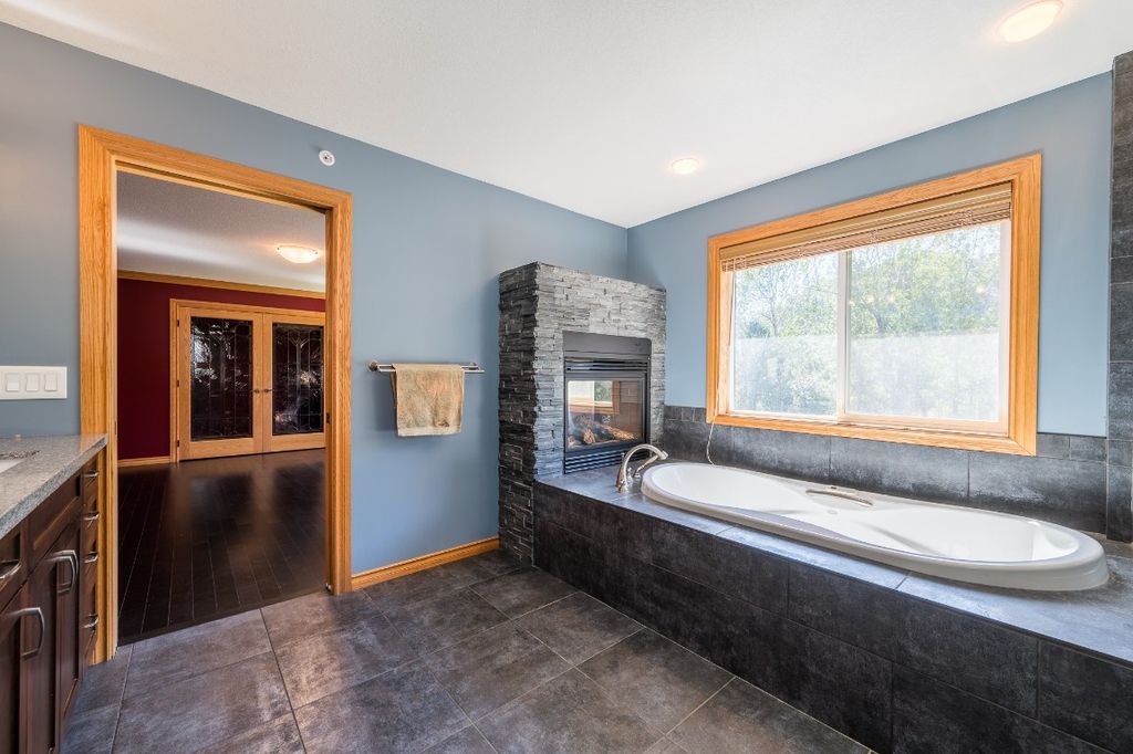 listing image 16514530281324560048