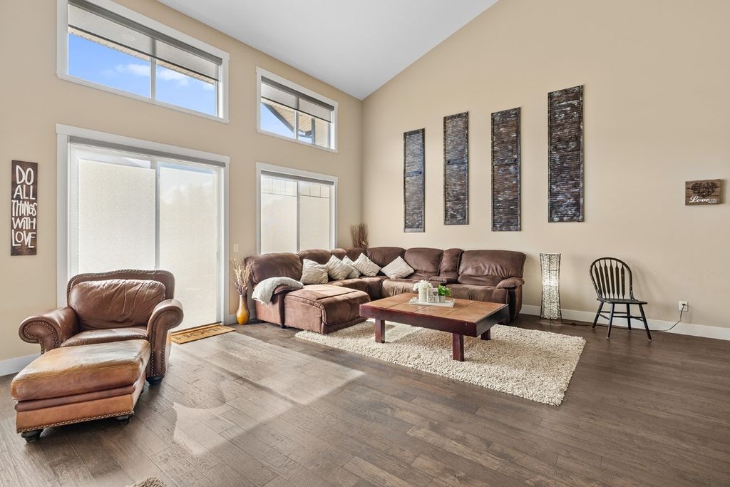 listing image 16516389615917862402