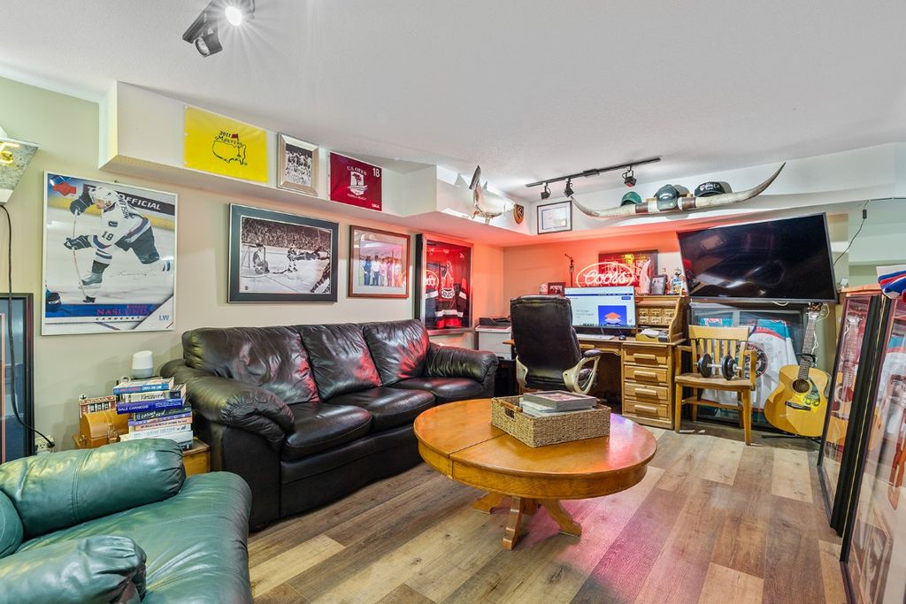 listing image 16516107964861555416