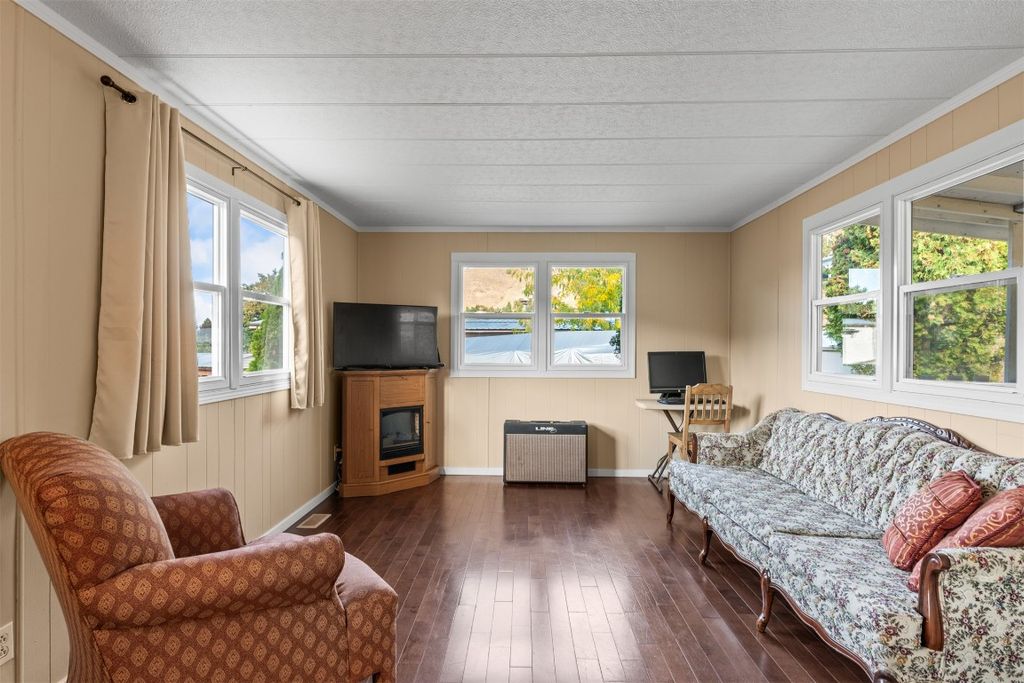 listing image 16517403110465350350