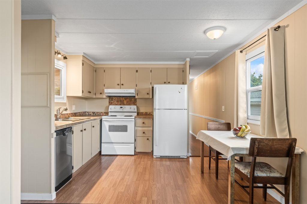 listing image 16516843316266831422