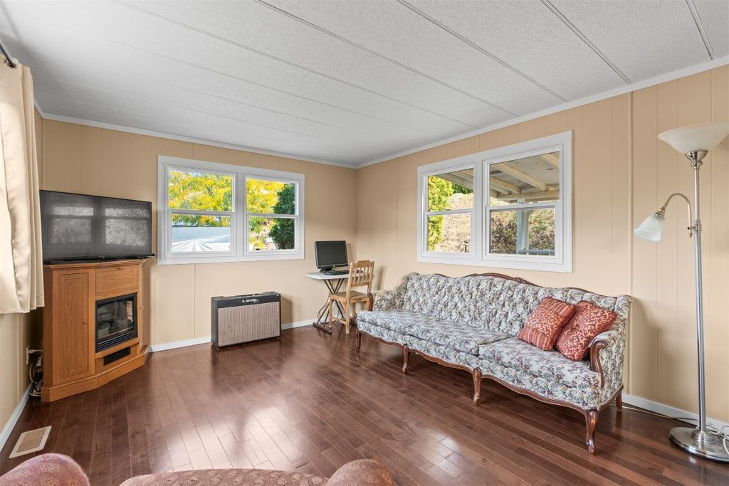 listing image 16519363206037081932