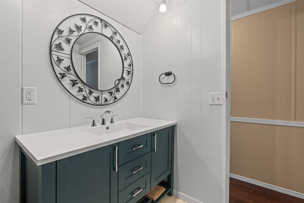 listing image 16517120741635795048