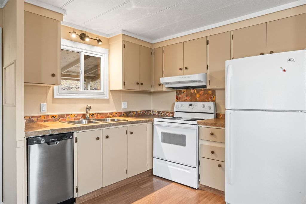 listing image 16516155940777751559