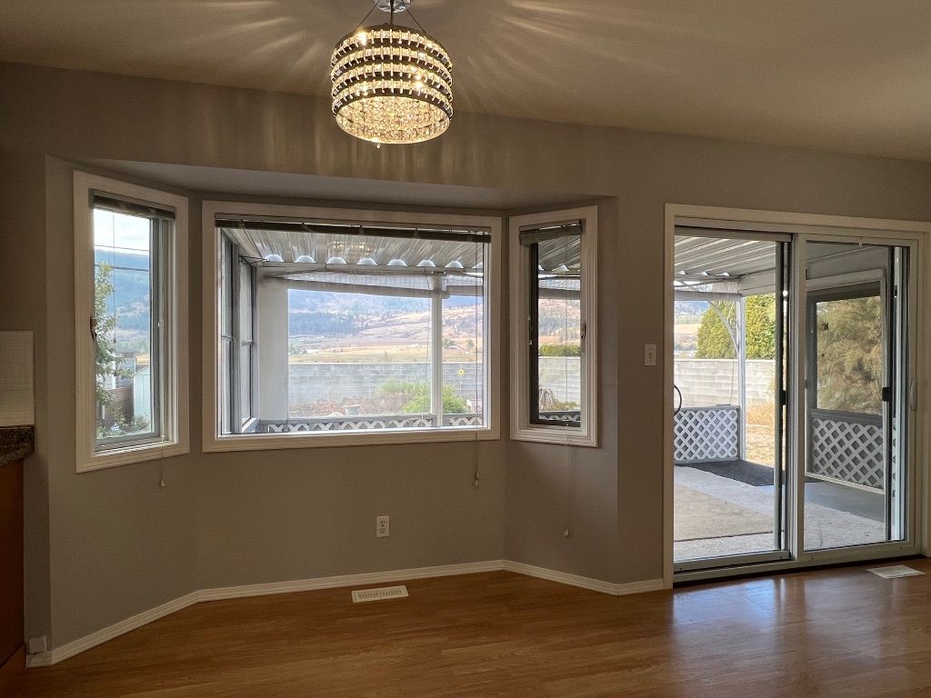 listing image 16515733029079287613