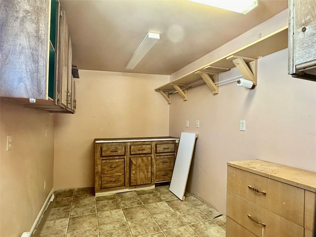 listing image 16515132594292833046