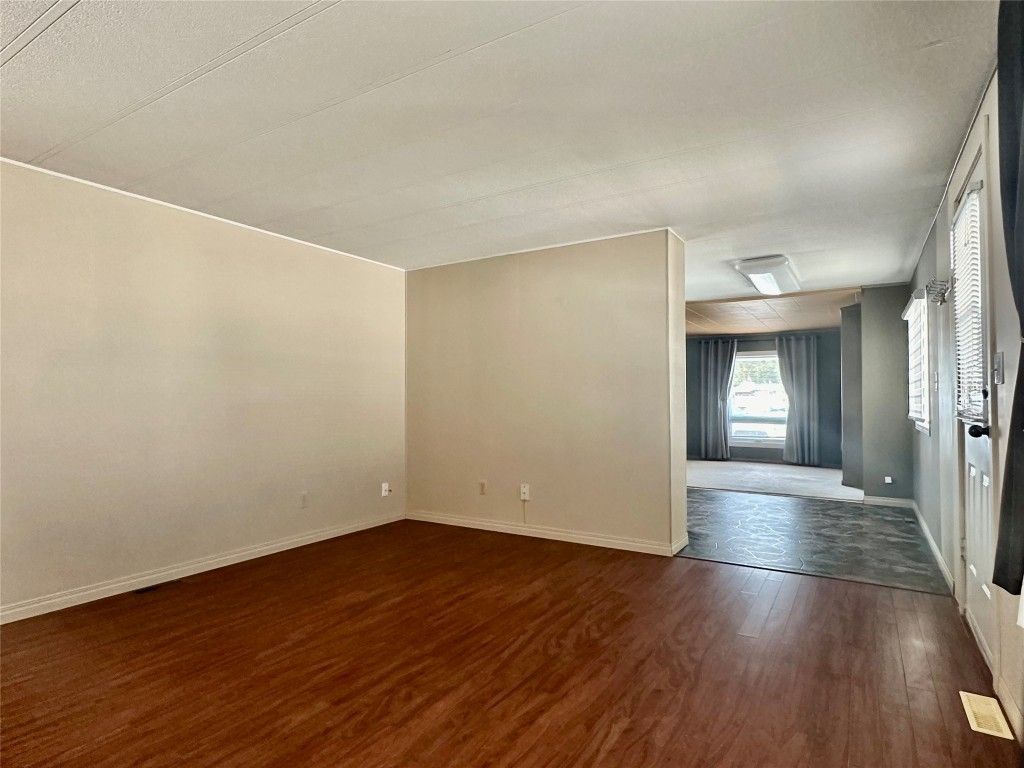 listing image 16510692992629158784