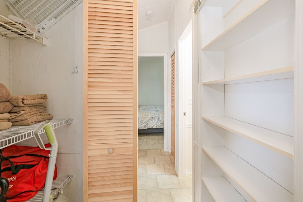 listing image 16517853928768259270