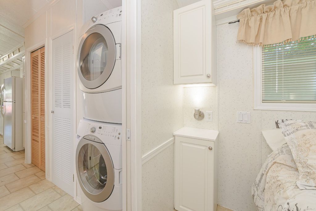 listing image 16514636460698519631