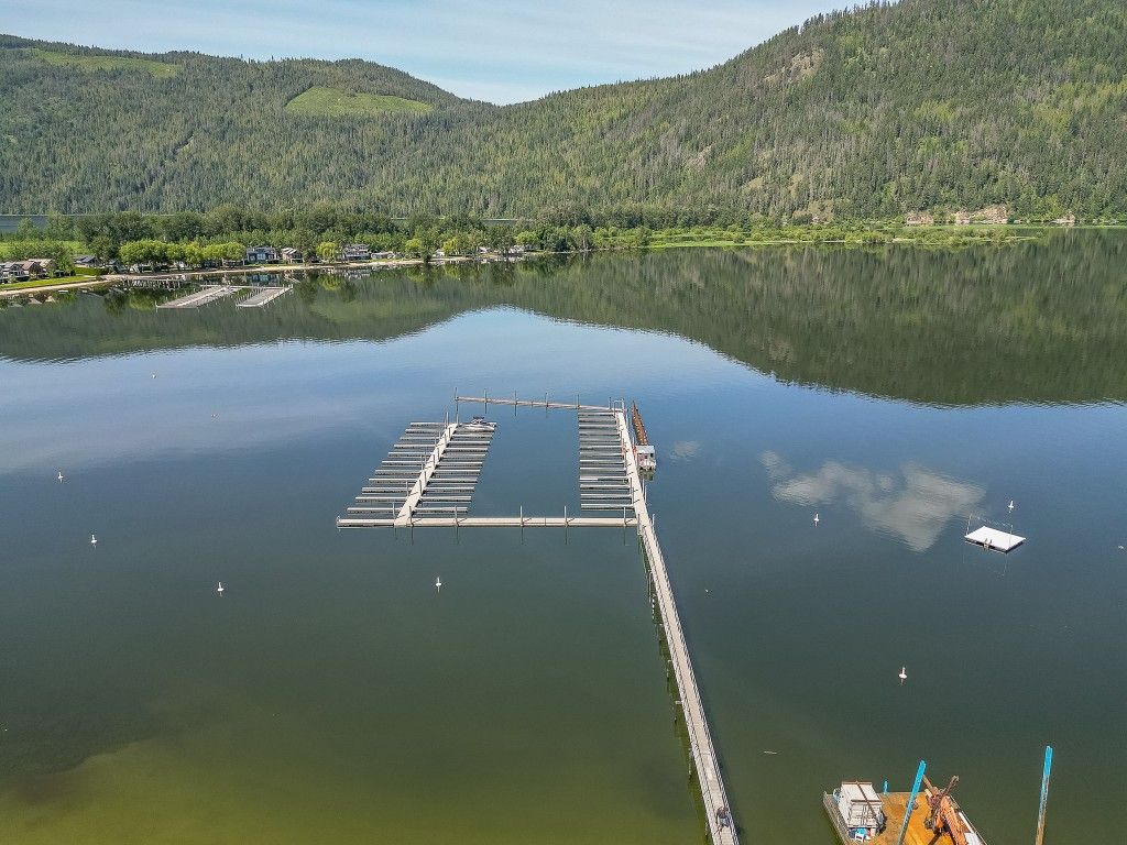 listing image 16519596041613612531