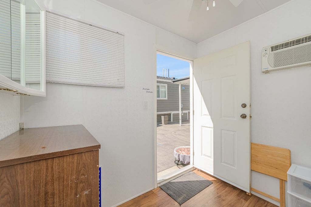 listing image 16517649822265538929