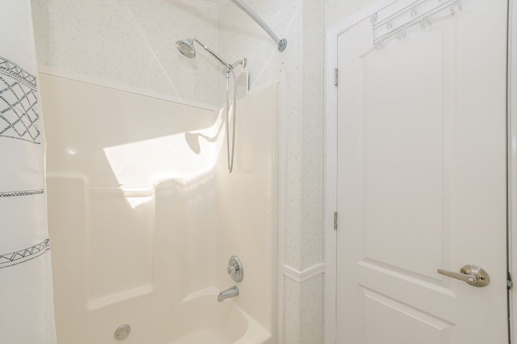 listing image 16518978023156283193
