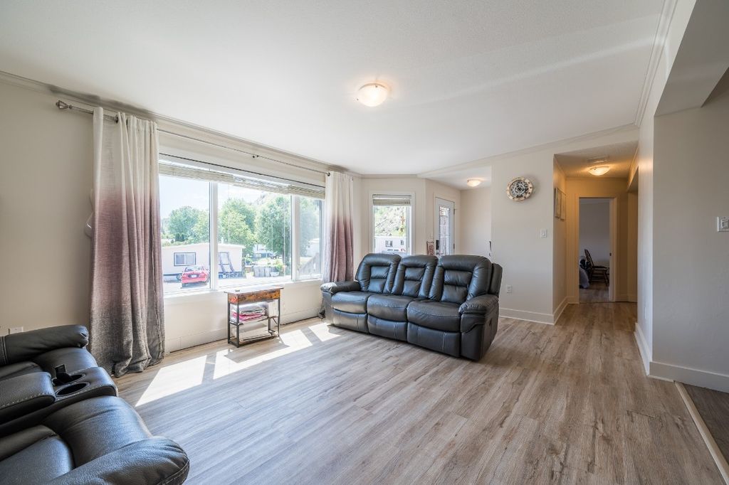 listing image 16518779038891236204