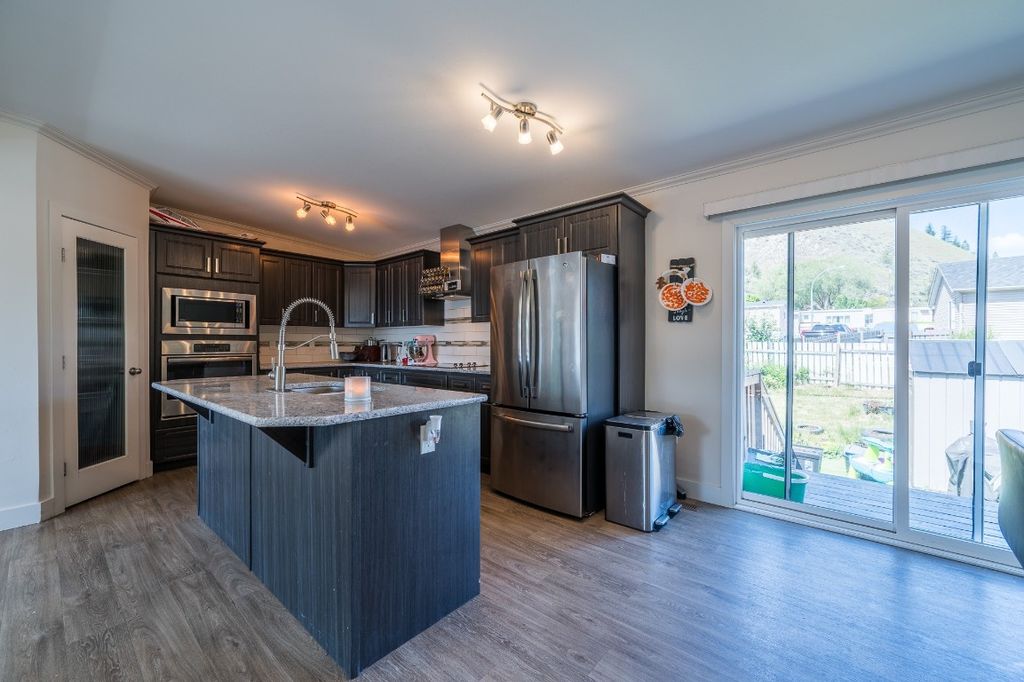 listing image 16510885190072729605