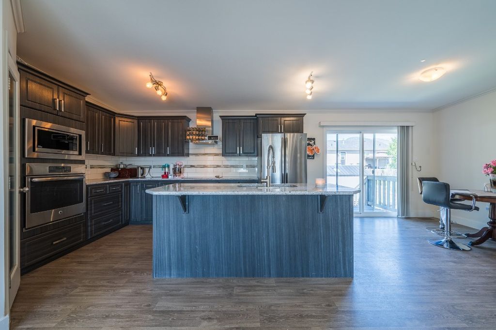 listing image 16513794967435444157