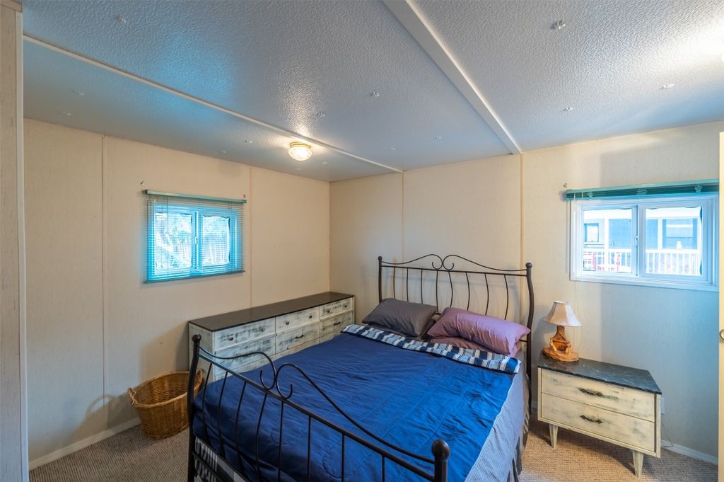 listing image 16517087951593678757