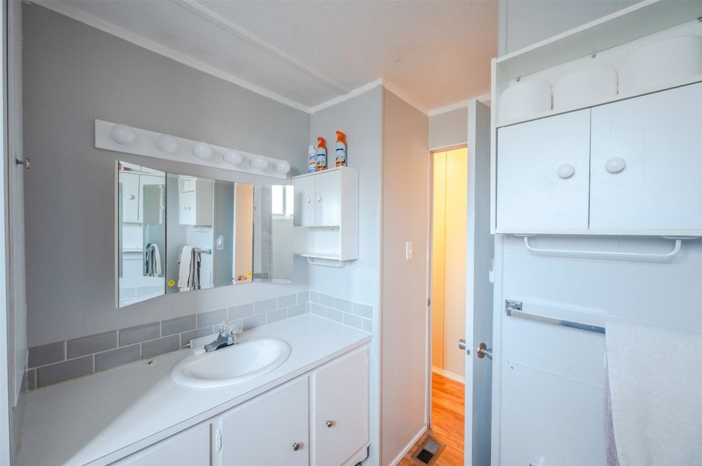 listing image 16513638798247317524