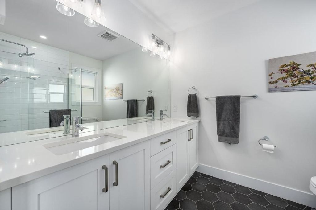 listing image 16519645338341579268