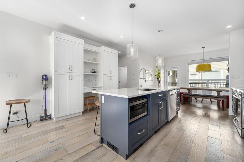 listing image 16517744383552871668